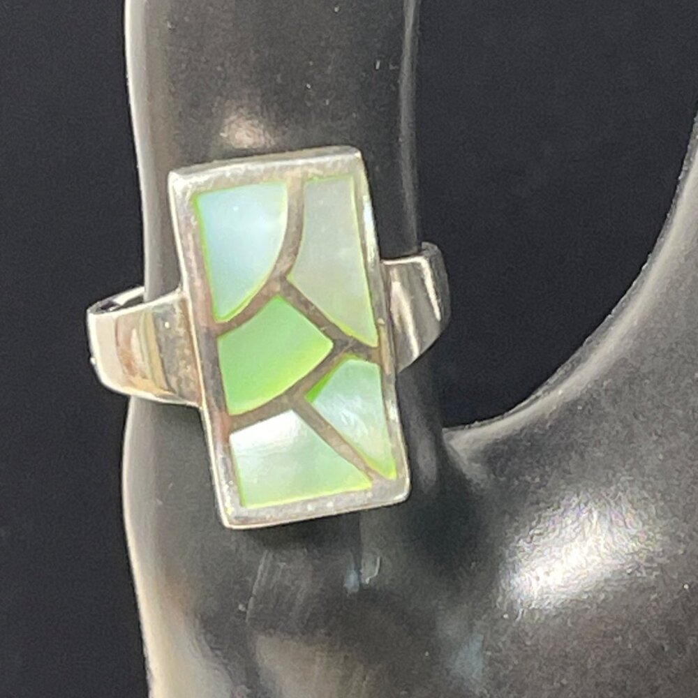 VTG Sterling Silver 925 Mother of Pearl Inlay Ring Iridescent Green White Sz 8.5 - Picture 15 of 15